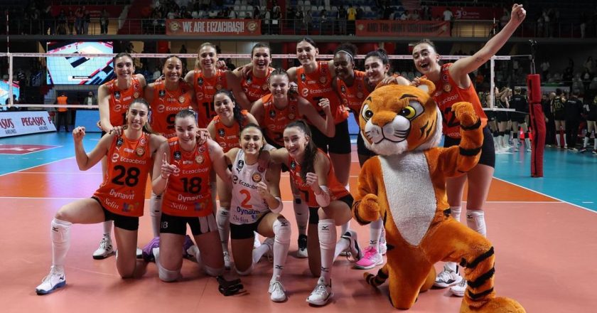 Eczacıbaşı, Vakıfbank serisine galibiyetle başladı