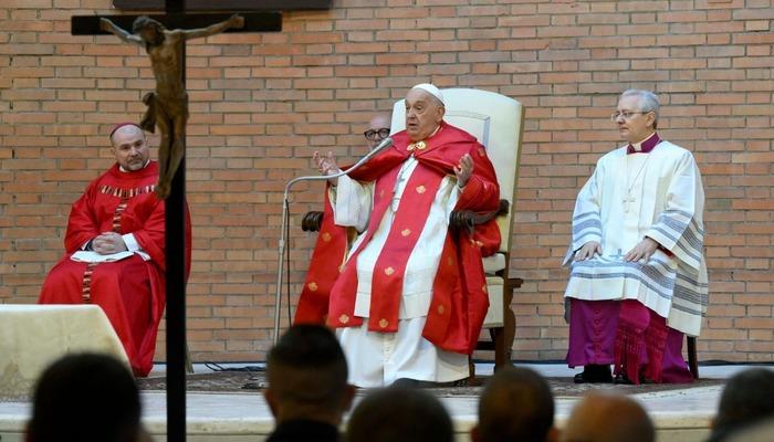 Papa Francis’in sağlık durumu “istismar” anlamına geliyor!
