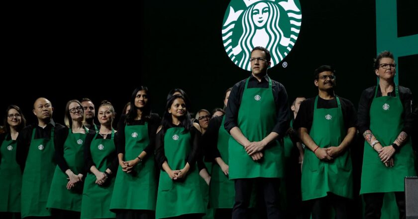 Starbucks tarafından Tartışmalı Adım: T -shirt ve siyah kot pantolonlar barmenler için zorunlu hale getirildi