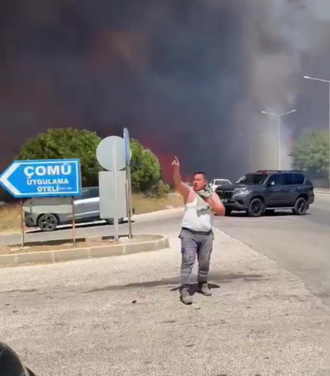Son Dakika | Çanakkale'de orman yangını! Alevler evlere ulaştı, arabayla atladı ... Tahliye başladı 3