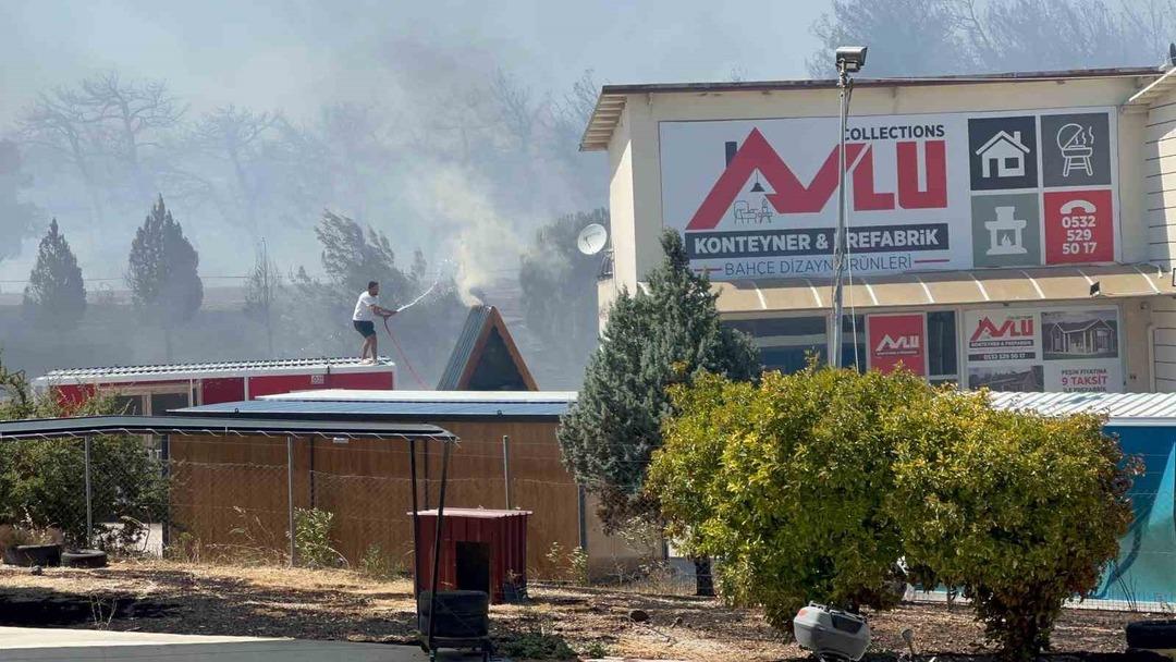Son Dakika | Çanakkale'de orman yangını! Alevler evlere ulaştı, araba ile atladı ... Tahliye başladı 5