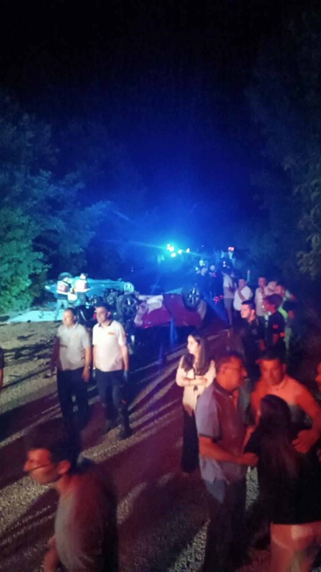 Çanakkale'de bir katliam olarak trafik kazası kafayı çarpıştı -Head: 6 Ölümler 2