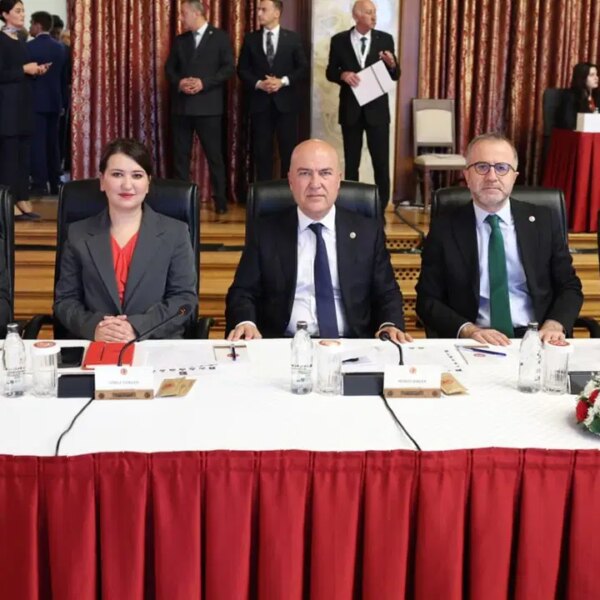 CHP'li bakanın olası İmralı ziyaretiyle ilgili değerlendirmesi: 'Erdoğan çözüm aramıyor, taktik bakıyor' – Son Dakika Siyaset Haberleri